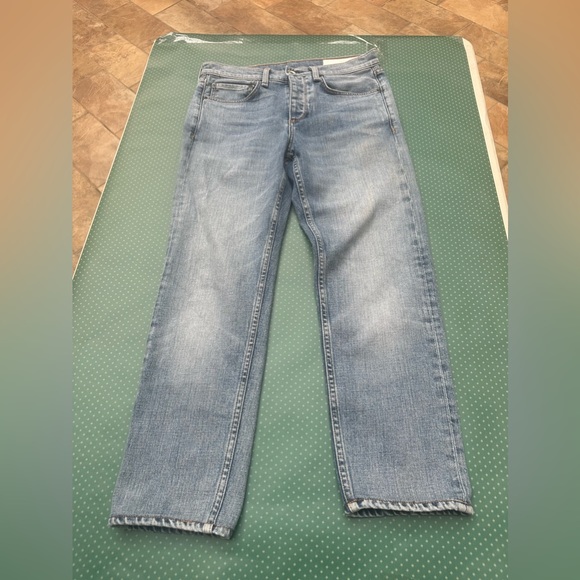 rag & bone Fit 2 slim size 30
Slim fit light indigo (Hayes)
Inseam 26 cropped - Picture 2 of 8